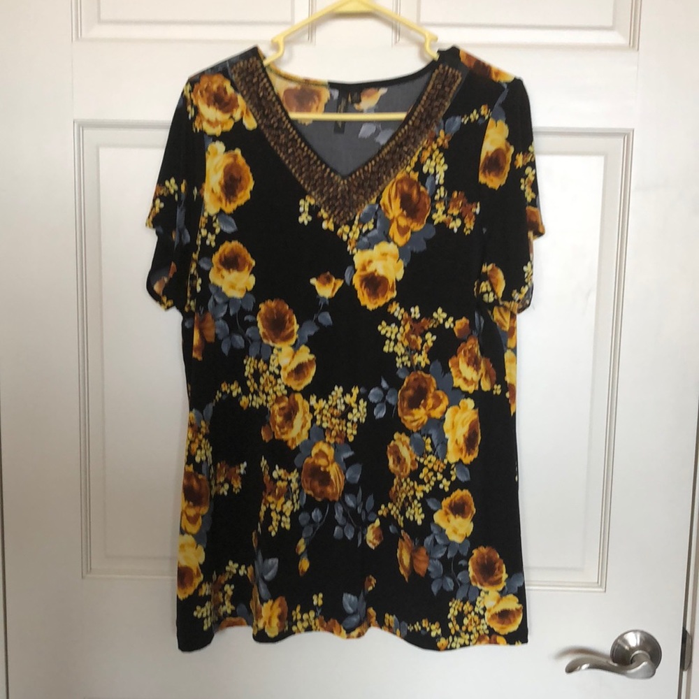 Olivia Paige Black with yellow roses knit top with wood beaded neck line size 1X